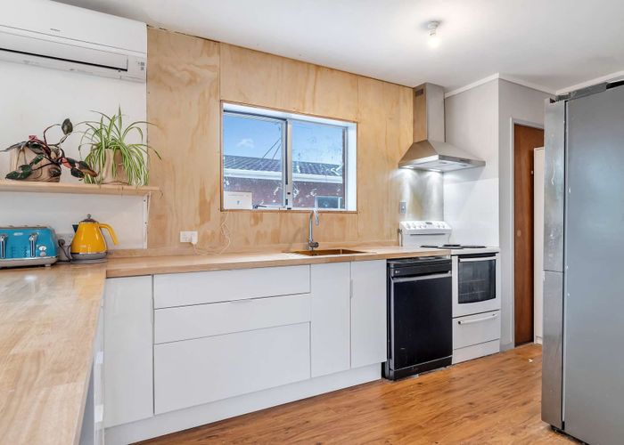  at 8/247 Henderson Valley Road, Henderson, Waitakere City, Auckland