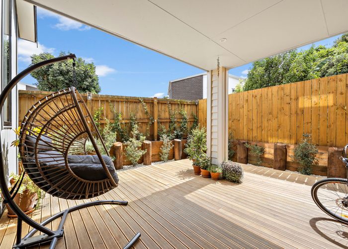  at 6 Taratoa Street, Point England, Auckland