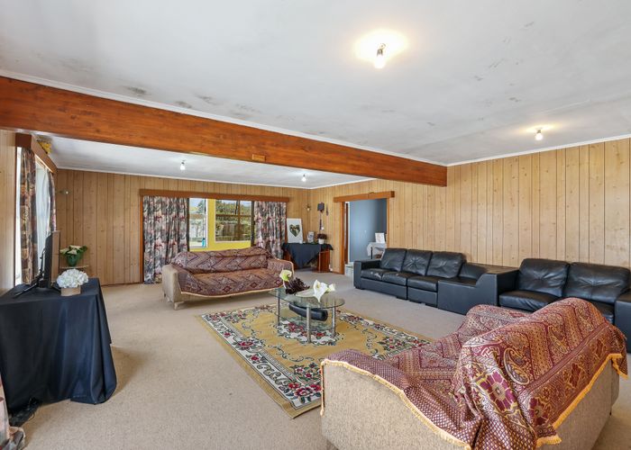  at 8 Rathgar Road, Henderson, Auckland