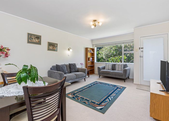  at 2/62 Vera Road, Te Atatu South, Auckland
