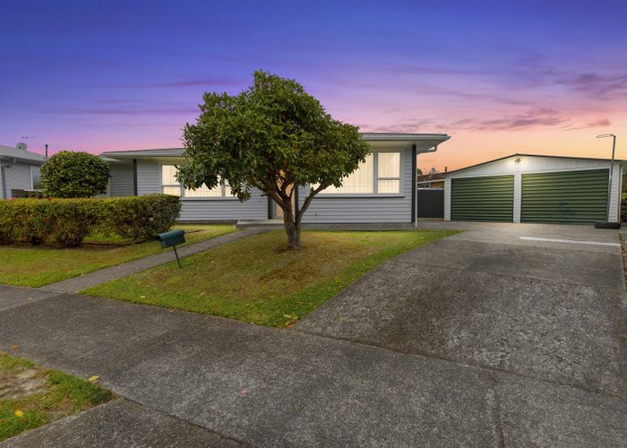  at 15 Bonnie Glen Crescent, Ebdentown, Upper Hutt, Wellington