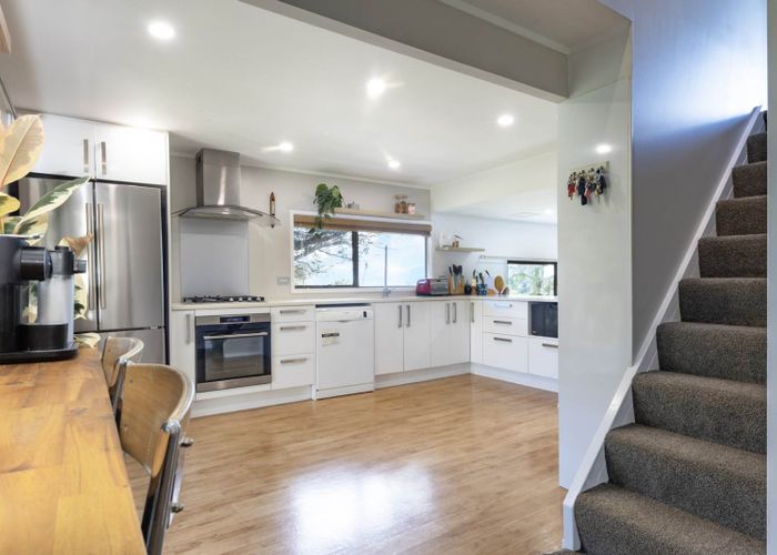  at 3 Laingholm Drive, Laingholm, Auckland