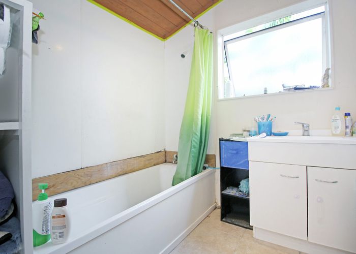  at B /4194 Great North Rd, Glendene, Waitakere City, Auckland