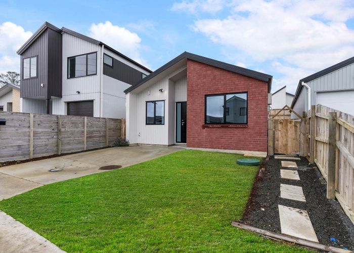  at 9 Puwha Street, Massey, Waitakere City, Auckland