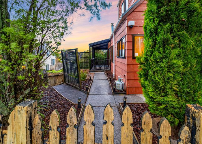  at 1/16 Glen Vista Place, Bayview, Auckland