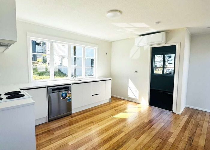  at 1/48 Woodlands Crescent, Browns Bay, North Shore City, Auckland