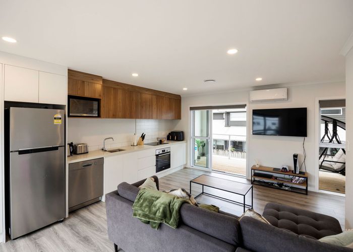  at 2/4 Palmerston Street, Hamilton Central, Hamilton
