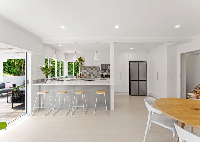  at 11 Seymour Road, Mellons Bay, Auckland