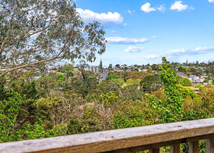 at 24 Noeleen Street, Glenfield, North Shore City, Auckland