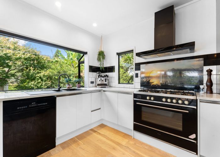  at 2/22 Manuwai Road, Torbay, North Shore City, Auckland