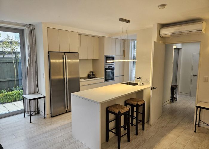  at 3/99 Aikmans Road, Merivale, Christchurch City, Canterbury