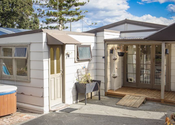  at 24 Pukeko Place, Westshore, Napier