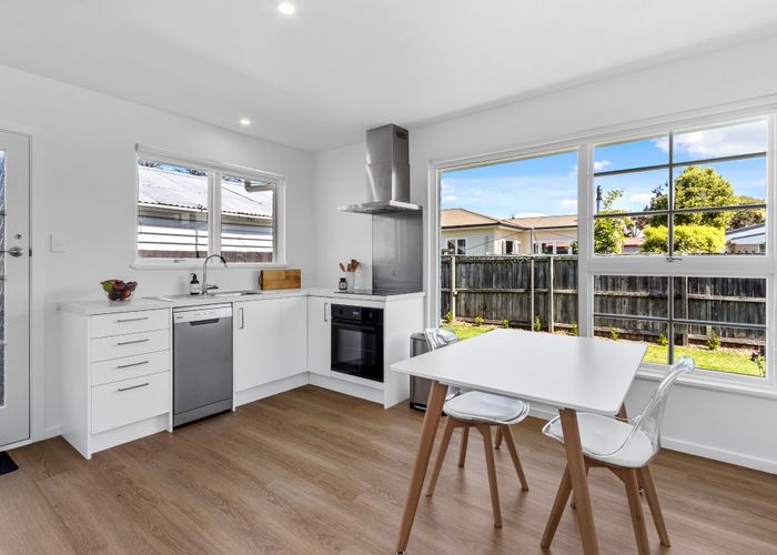  at 2/42 Prossers Road, Saint Martins, Christchurch