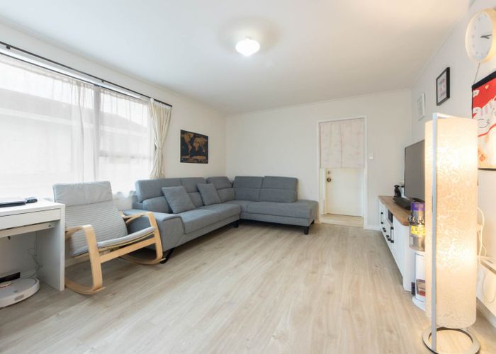  at 1/76 Luanda Drive, Ranui, Auckland