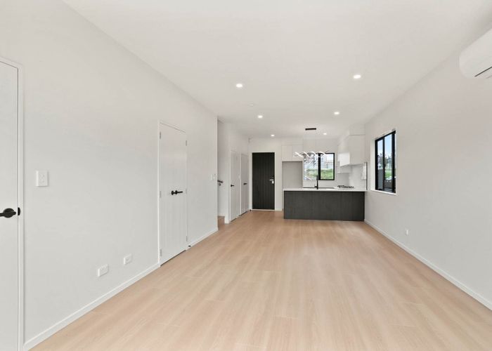  at 4 Toetoe Street, Westgate, Waitakere City, Auckland