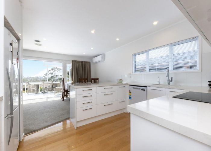  at 8 Downsview Road, Pakuranga Heights, Auckland