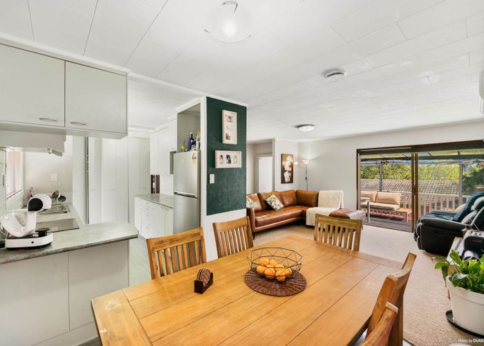  at 1/24 Longreach Drive, Sunnyvale, Auckland