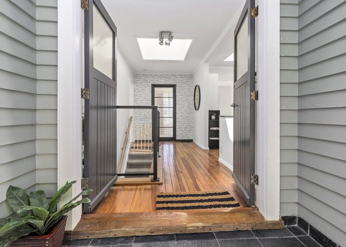  at 2A Raroa Crescent, Northland, Wellington