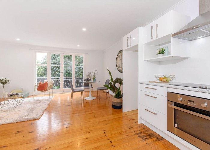  at 2/4 Leonard Road, Mount Wellington, Auckland City, Auckland