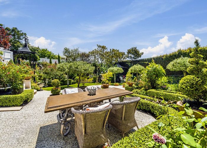  at 37 Bell Road, Remuera, Auckland