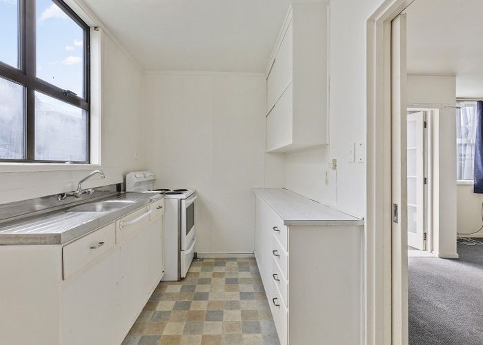  at 7/127 Queens Drive, Lyall Bay, Wellington