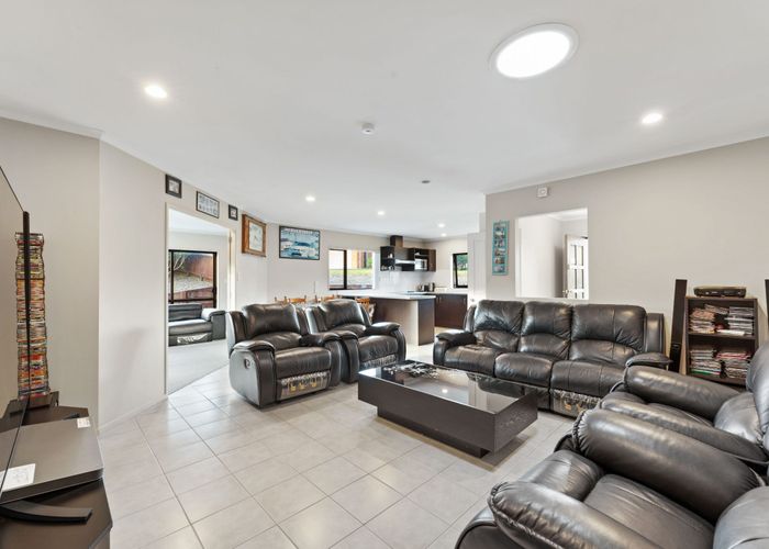  at 2 Goh Place, Manurewa, Auckland