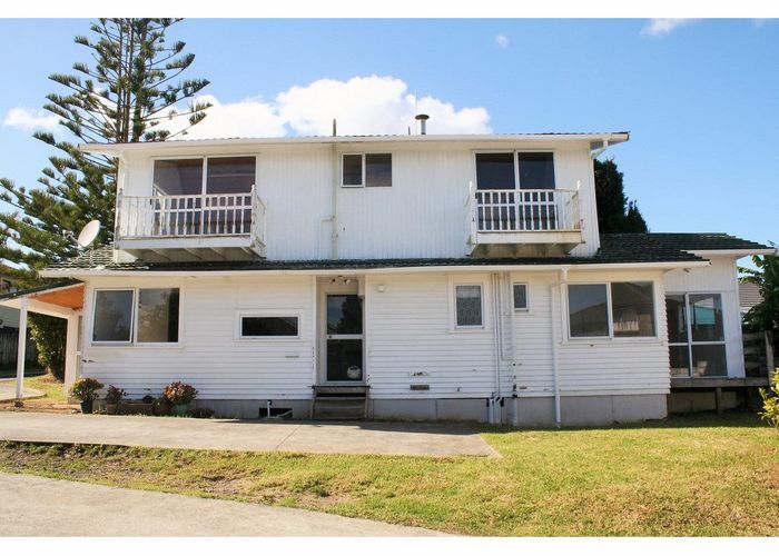 Recently sold 33C Farquhar Road, Glendene, Auckland homes.co.nz
