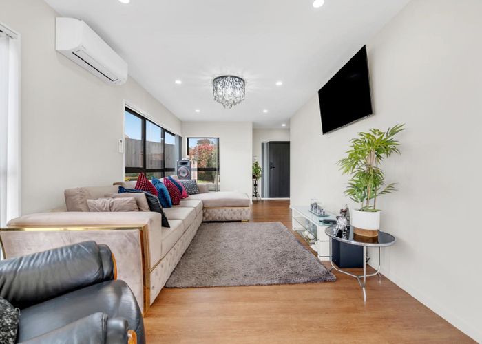  at 11A Kimdale Place, Totara Heights, Manukau City, Auckland