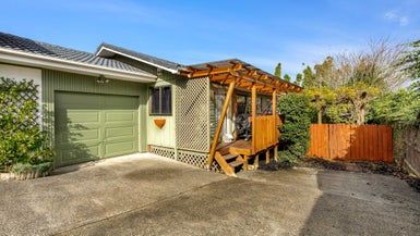  at 2/48 Edgeworth Road, Glenfield, Auckland