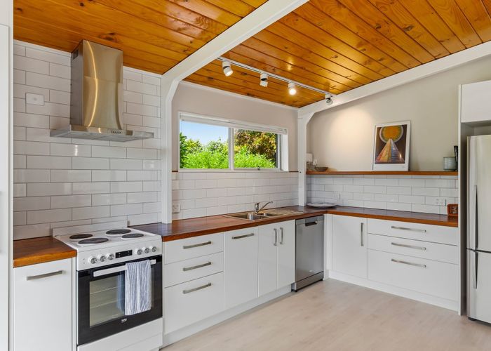  at 32 Te Moana Road, Waikanae Beach, Kapiti Coast, Wellington