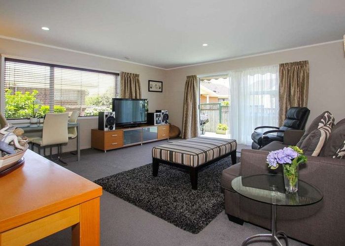  at 2/32 Miltonia Avenue, Te Atatu South, Waitakere City, Auckland