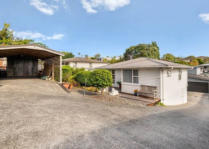  at 18 Selwyn Crescent, Forrest Hill, Auckland