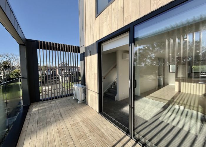  at 1/10 Fairclough Road, Beach Haven, North Shore City, Auckland