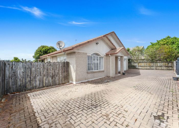  at 196 Botany Road, Botany Downs, Auckland