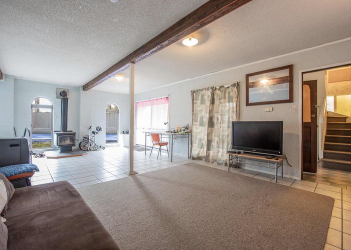  at 18 Phelps Place, Glendene, Auckland