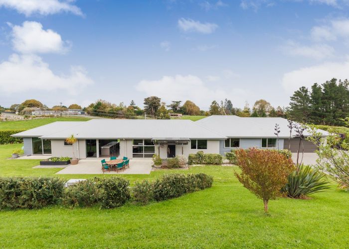  at 100 Greer Court, Bunnythorpe