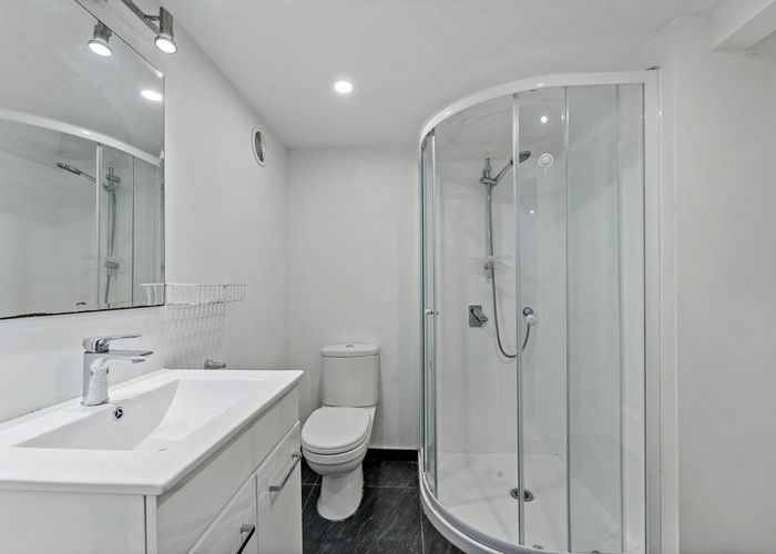  at 1/14 Chislehurst Street, Henderson, Waitakere City, Auckland