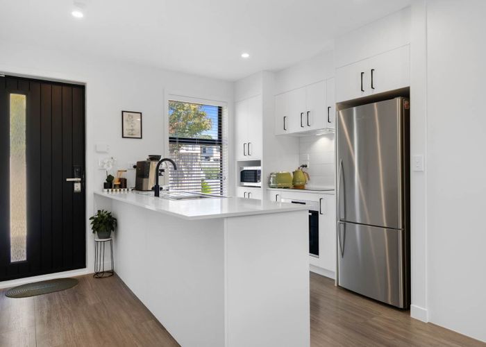  at 8 Whakahui Lane, Mangere Bridge, Manukau City, Auckland