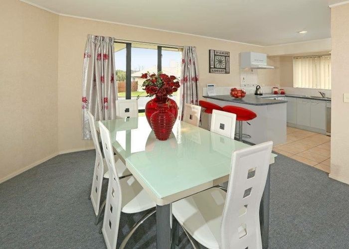  at 106 Kingdale Road, Henderson, Waitakere City, Auckland