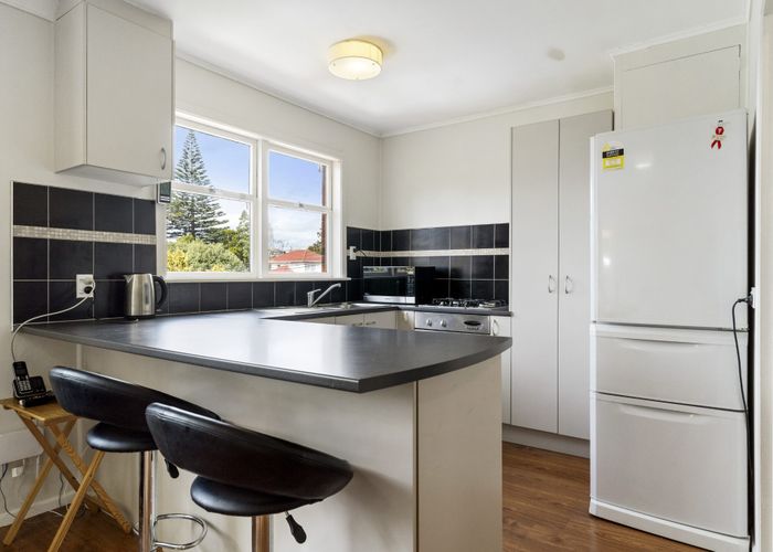  at 4/3 Rathlin Street, Blockhouse Bay, Auckland