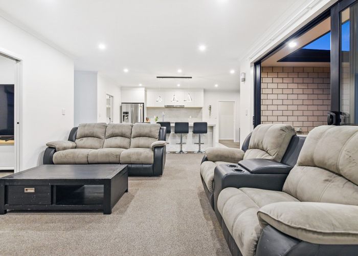  at 48 The Meadows Drive, Flagstaff, Hamilton