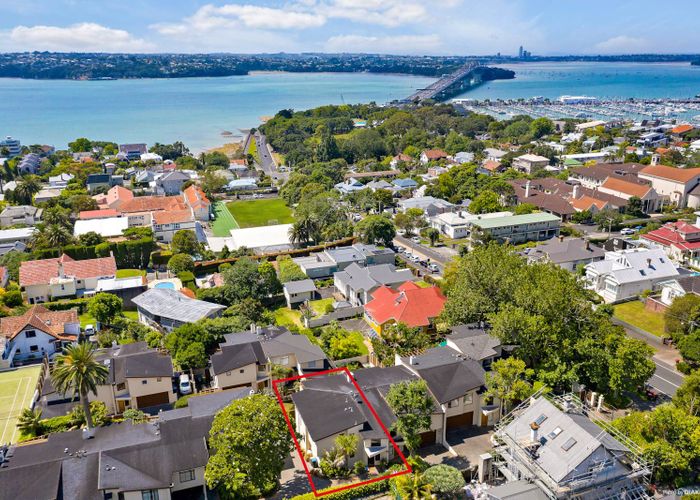  at 4/22 Curran Street, Herne Bay, Auckland