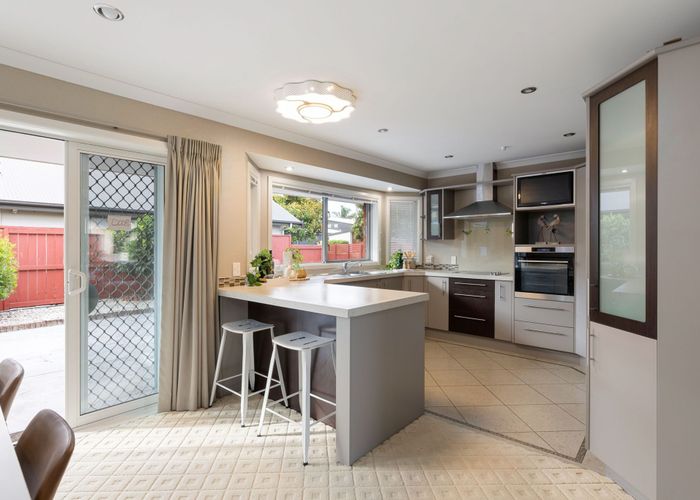  at 28 The Esplanade, Huntington, Hamilton