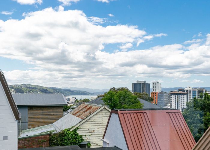  at 2/11 Pitarua Street, Thorndon, Wellington