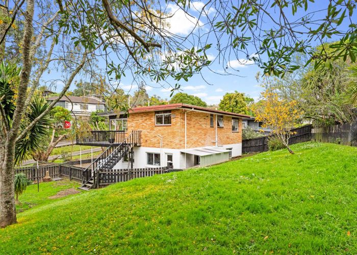  at 2/663 Beach Road, Rothesay Bay, North Shore City, Auckland