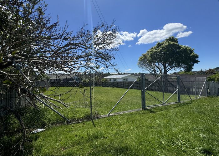  at 35 Lincoln Park Avenue, Massey, Waitakere City, Auckland