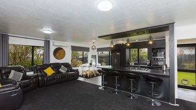  at 2 Monarch Grove, Maoribank, Upper Hutt