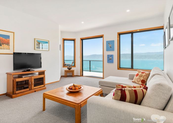  at 20 Napier Street, Karaka Bays, Wellington