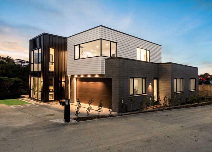  at 16 McMenamin Place, Fairview Heights, Auckland
