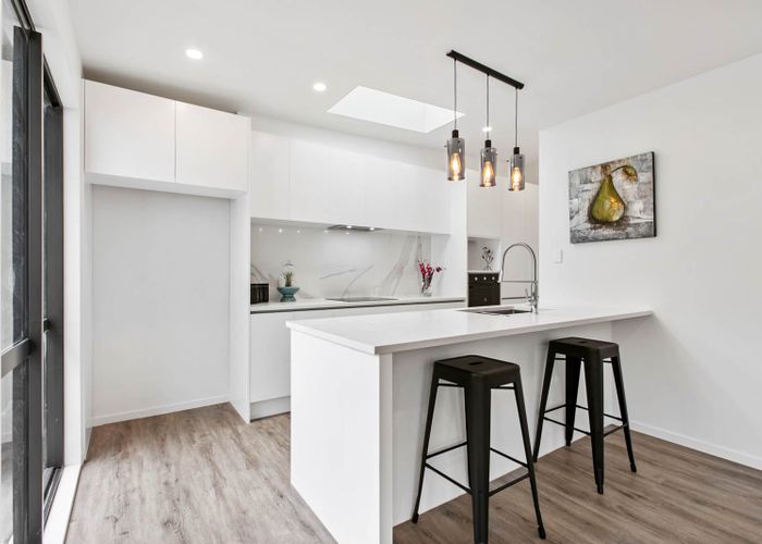  at 4/14 Waddell Avenue, Point England, Auckland